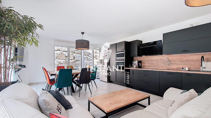 Appartement - 90 m² - 4 pièces