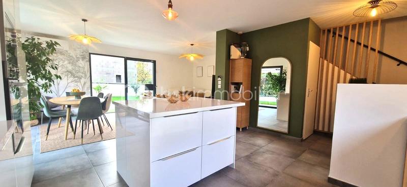 Maison - 93 m² - 4 pièces