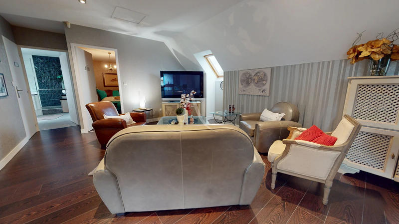 Maison - 250 m² - 7 pièces