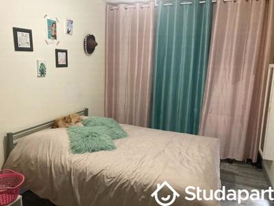 Chambre - 10 m² - 1 pièce