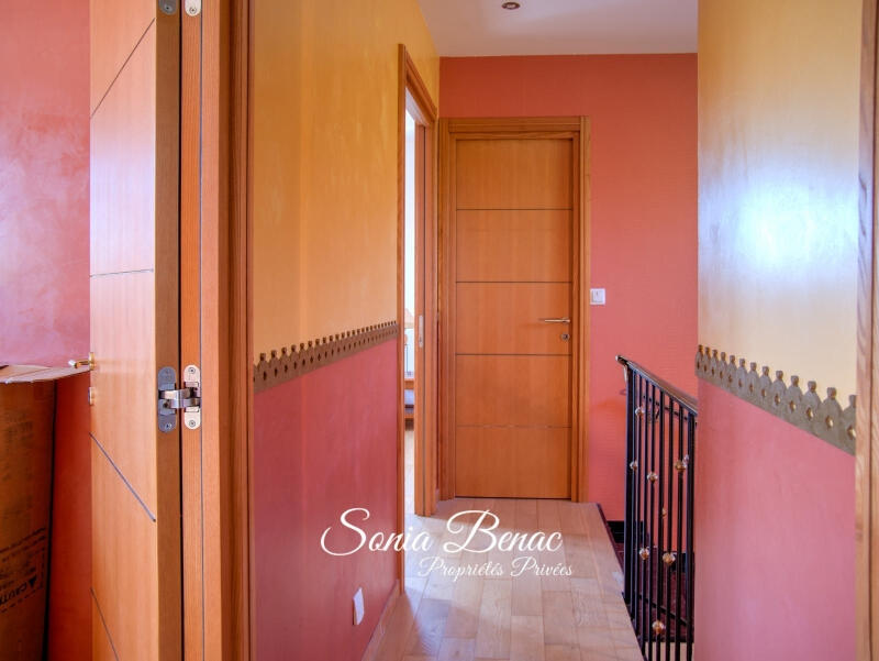 Maison - 238 m² - 6 pièces