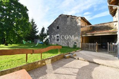 Maison de village - 390 m² - 7 pièces