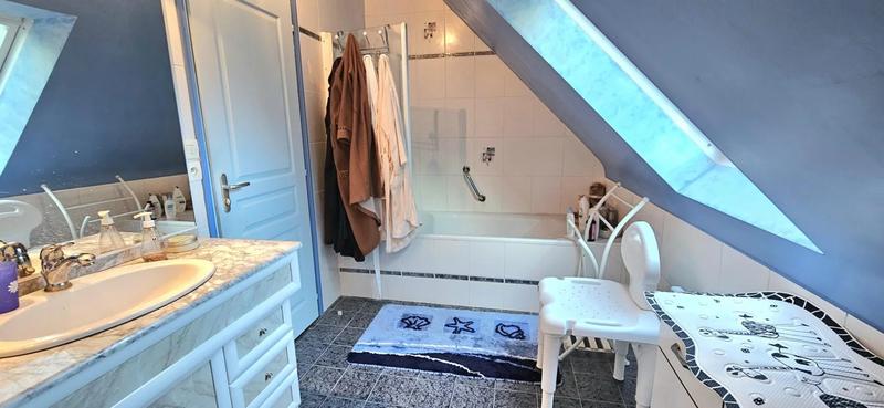 Maison - 202 m² - 9 pièces