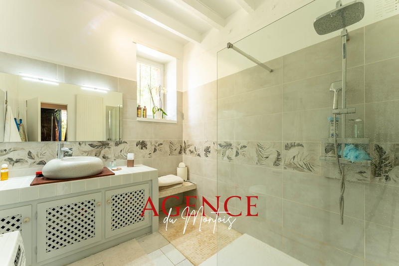 Propriété - 230 m² - 6 pièces