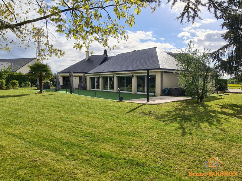 Maison - 317 m² - 8 pièces