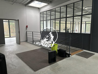 Local d'activités - 147 m²