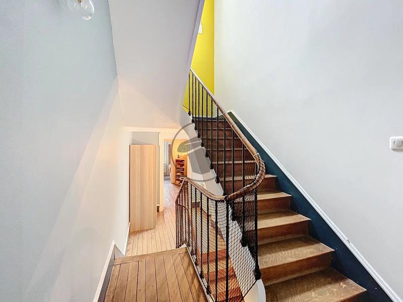 Maison - 202 m² - 7 pièces