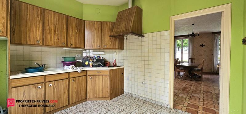 Maison - 201 m² - 7 pièces