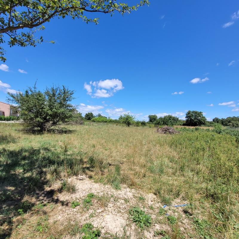 Terrain constructible - 1 075 m²