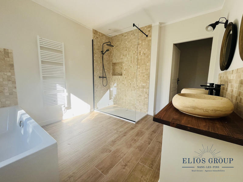 Villa - 310 m² - 10 pièces