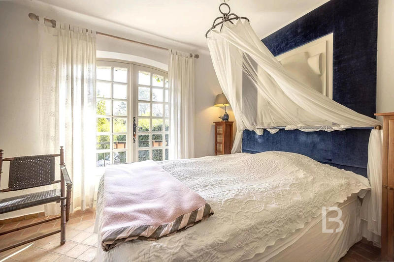 Maison - 252 m² - 7 pièces