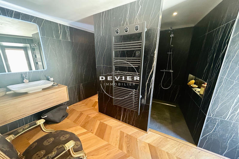 Maison - 200 m² - 7 pièces