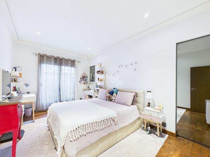 Maison - 378 m² - 7 pièces