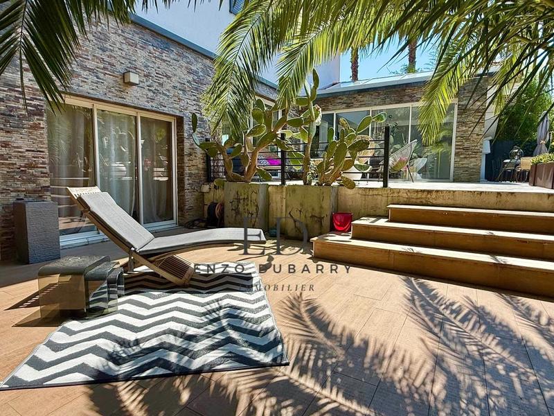 Maison - 301 m² - 9 pièces