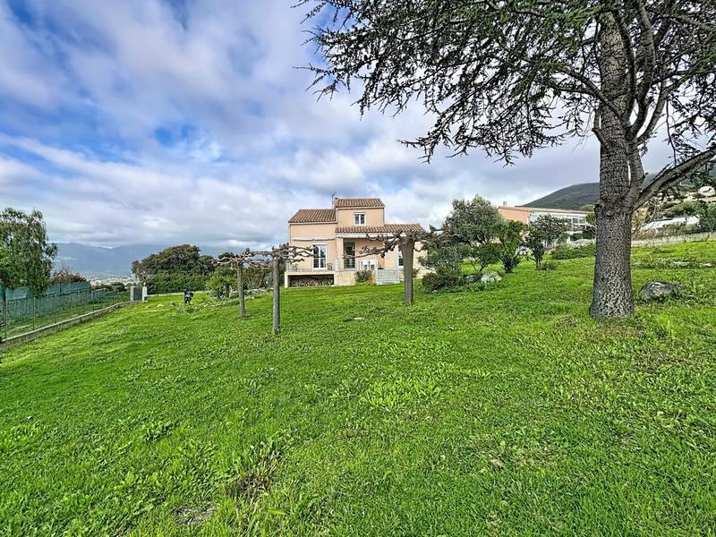 Maison - 101 m² - 4 pièces