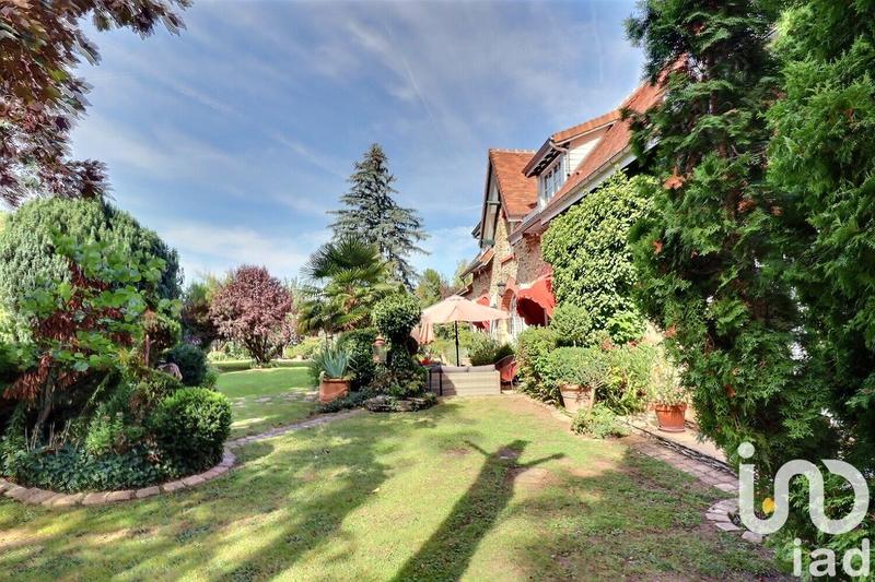 Maison - 250 m² - 10 pièces