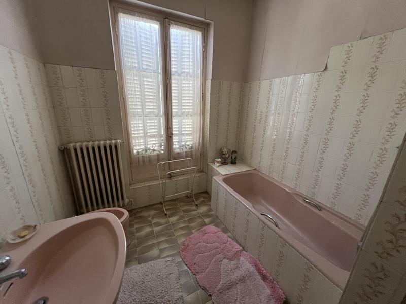 Maison - 342 m² - 13 pièces