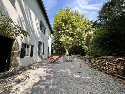 Maison - 271 m² - 14 pièces