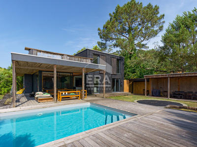 Villa - 250 m² - 7 pièces