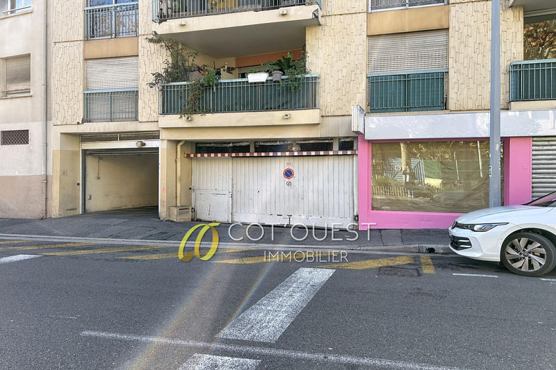 Parking / Garage - 11 m²