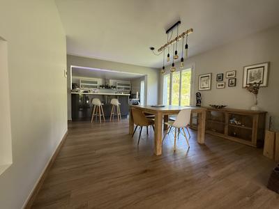 Maison - 250 m² - 8 pièces