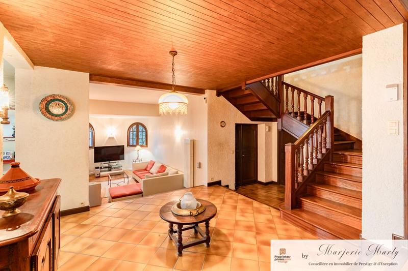 Maison - 223 m² - 6 pièces