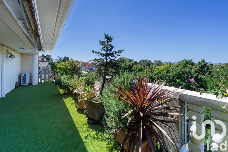 Appartement - 209 m² - 7 pièces