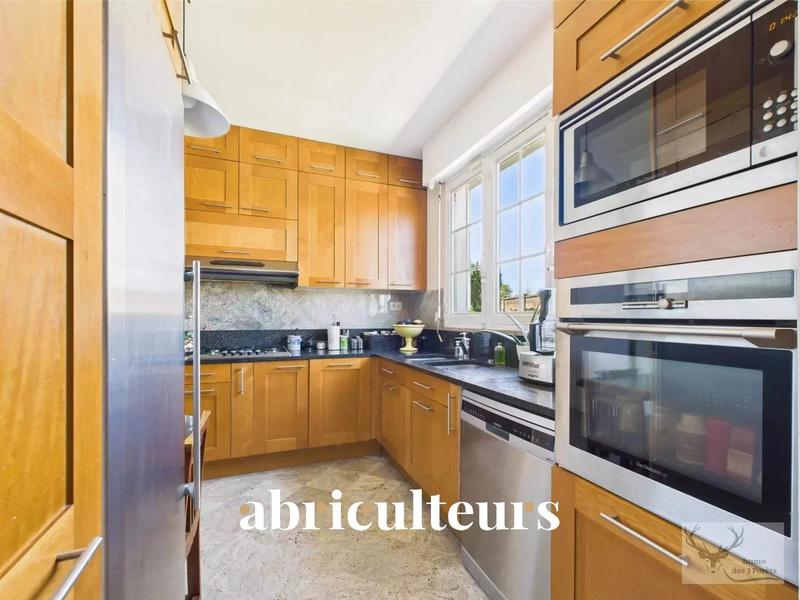 Appartement - 200 m² - 11 pièces