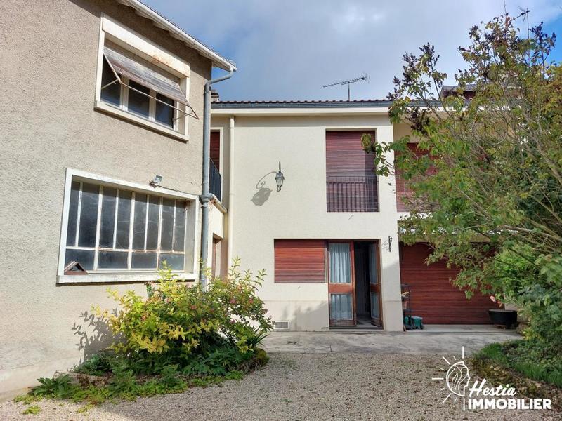 Maison - 180 m² - 8 pièces
