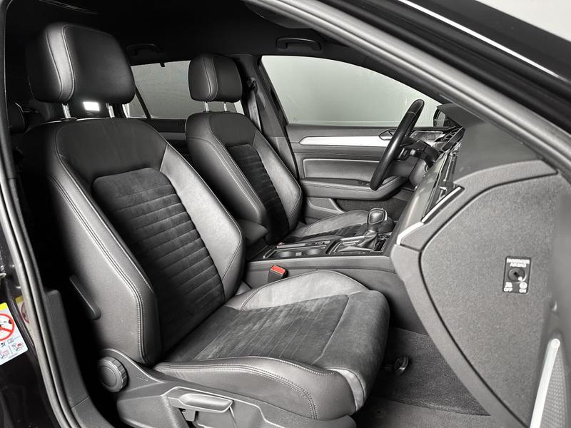 Volkswagen Passat Sw 2.0 Tdi 150 Type Carat Digital Cockpit Cuir Gps Regul Acc Camera Matrix Led Dsg