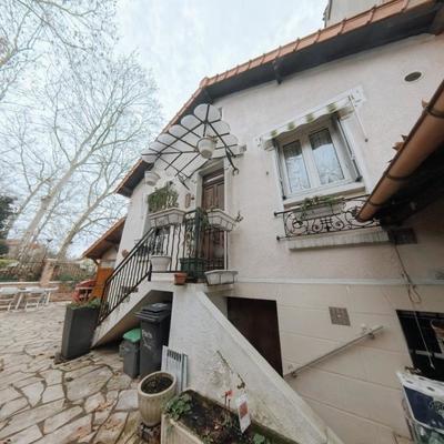 Maison - 90 m² - 5 pièces