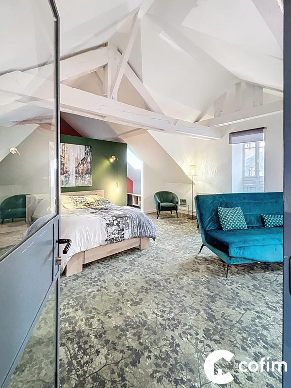 Maison - 210 m² - 8 pièces