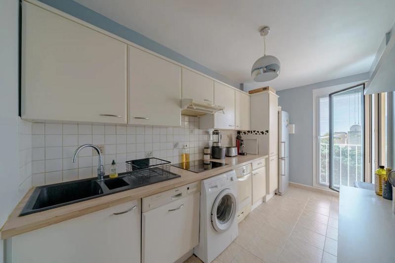 Appartement - 93 m² - 5 pièces