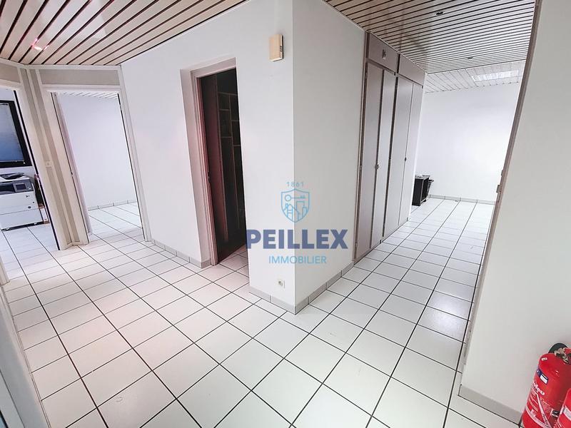 Bureau - 137 m² - 4 pièces