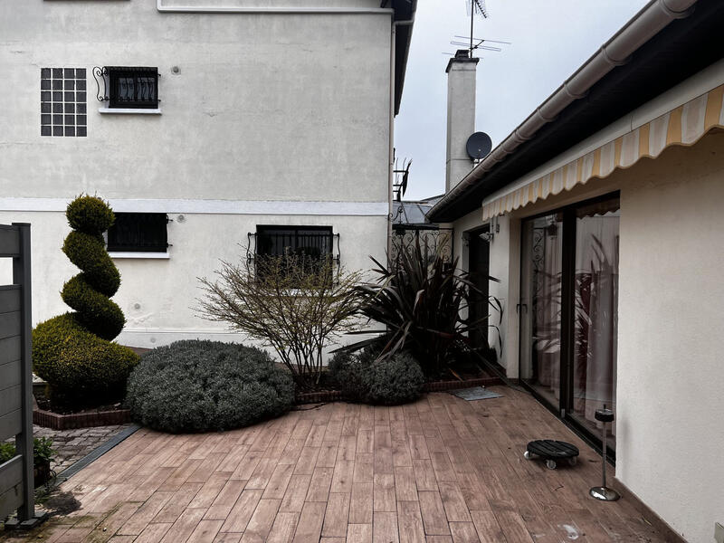 Maison - 200 m² - 6 pièces