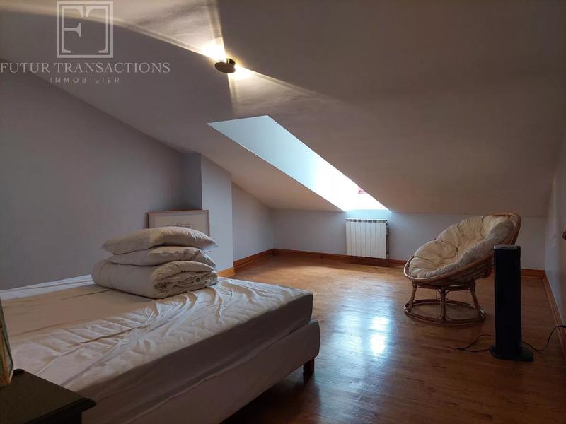 Maison - 210 m² - 9 pièces