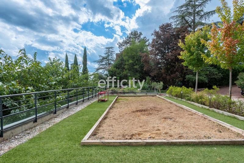 Maison - 292 m² - 10 pièces