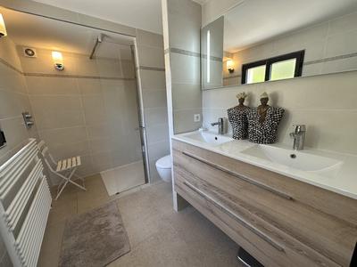 Villa - 211 m² - 9 pièces