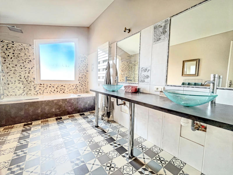 Maison - 310 m² - 8 pièces