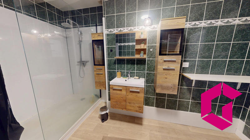 Appartement - 100 m² - 5 pièces