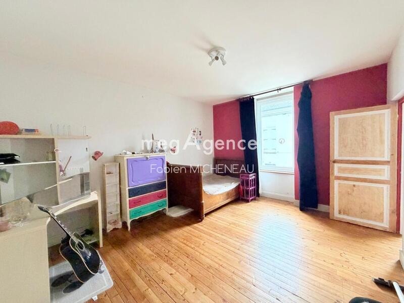 Maison - 240 m² - 10 pièces