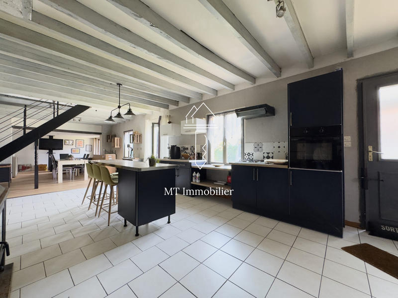 Maison - 181 m² - 8 pièces