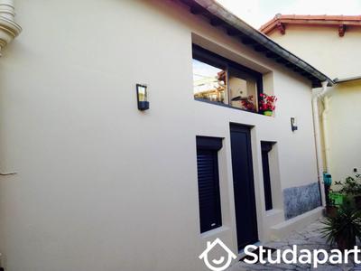 Chambre - 9 m² - 1 pièce