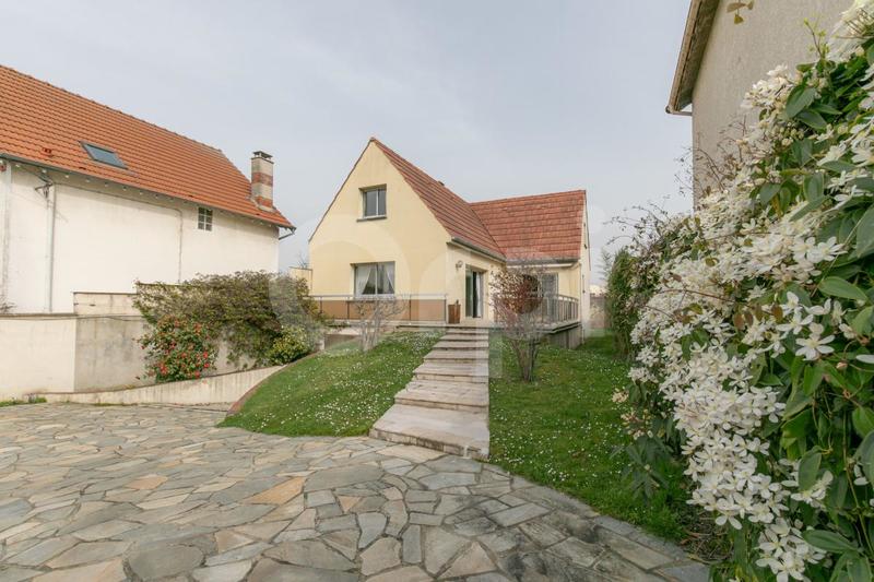 Maison - 140 m² - 5 pièces