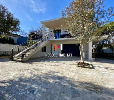 Villa - 260 m² - 8 pièces