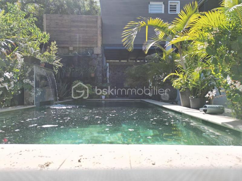 Maison - 250 m² - 7 pièces