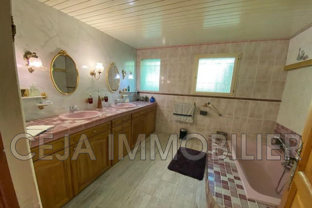 Maison - 185 m² - 7 pièces