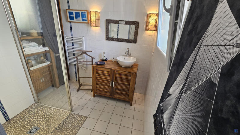 Maison contemporaine - 273 m² - 9 pièces