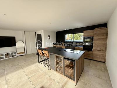 Maison - 97 m² - 4 pièces