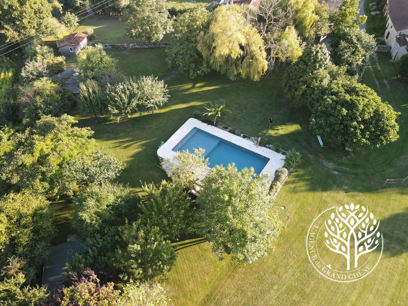 Maison ancienne - 360 m² - 10 pièces